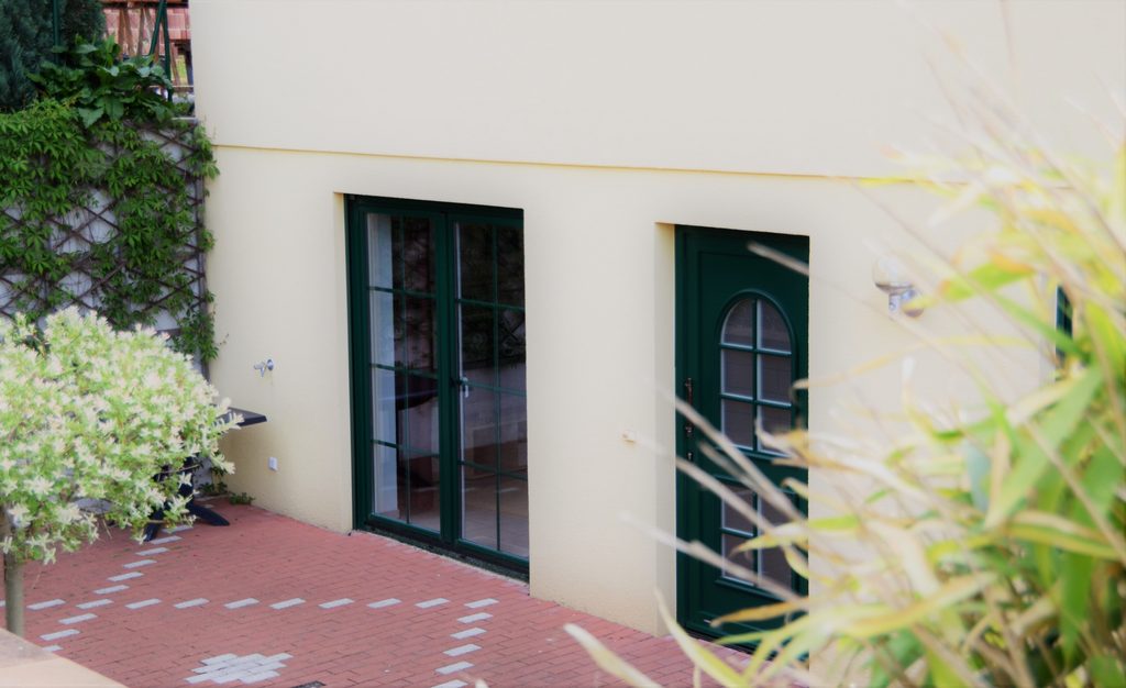 Startseite Separater Eingang mit Terrasse der Ferienwohnung Karin